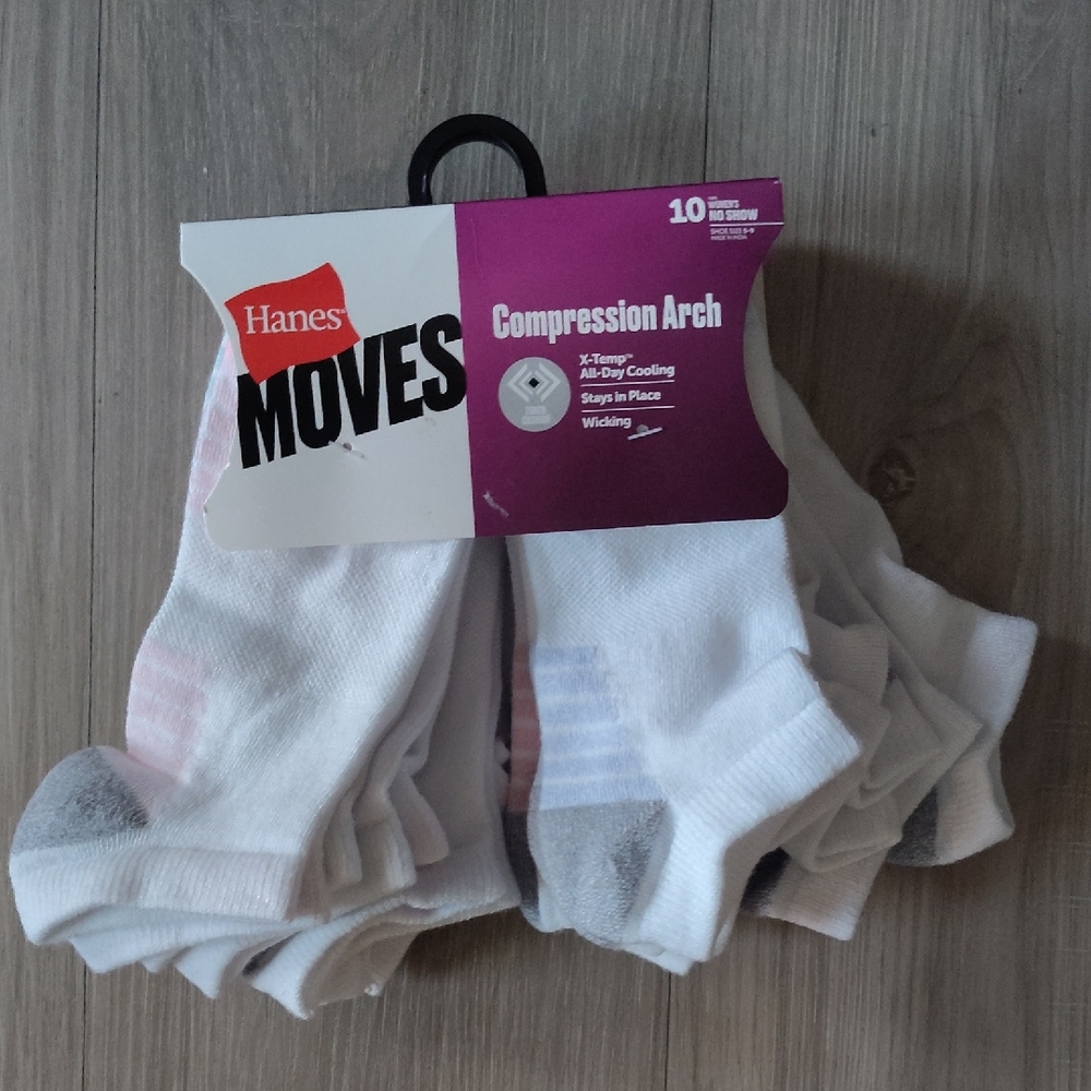 Hanes Moves White Women's Low-Cut Socks - Compression Arch